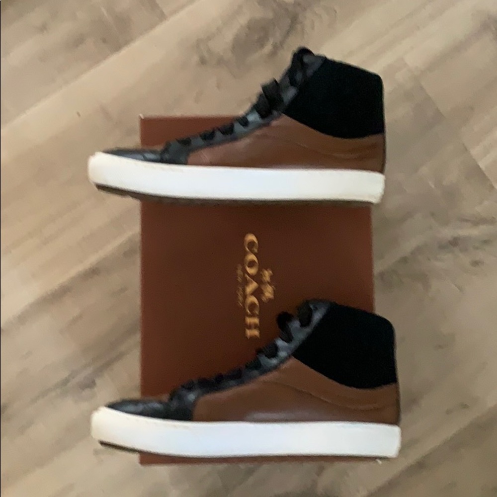 Coach men’s size 7 high top leather sneakers. - Picture 5 of 7